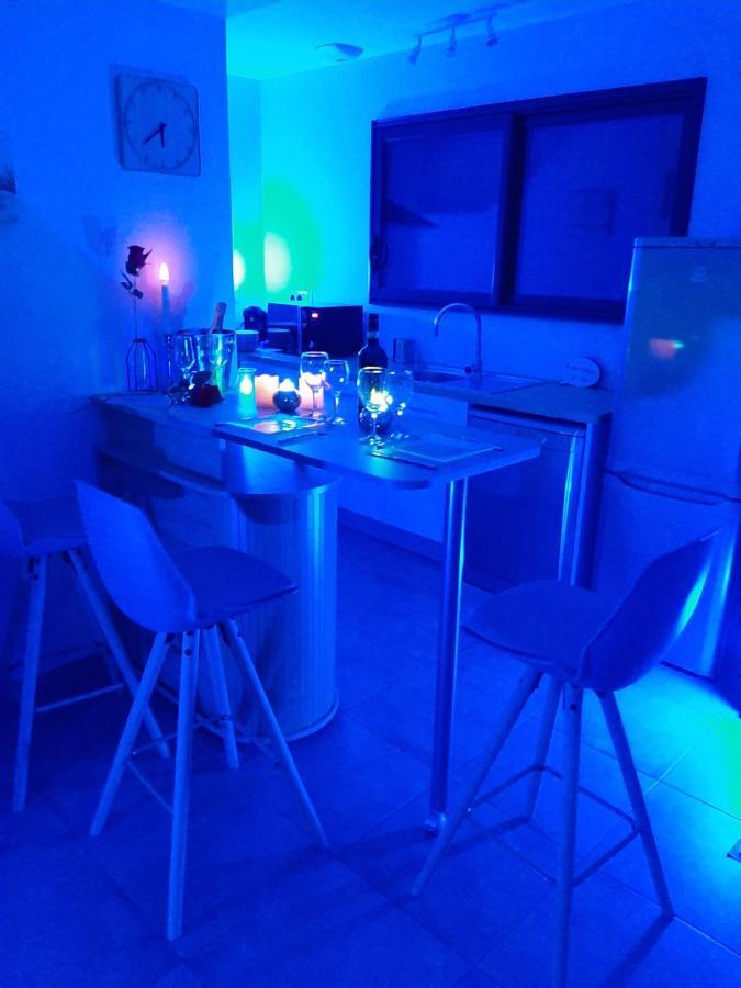 Un Sejour Romantique En Couple Avec Jacuzzi Prive Chromotherapie Jardin Maison Privee 伊素 外观 照片