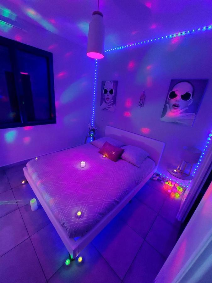 Un Sejour Romantique En Couple Avec Jacuzzi Prive Chromotherapie Jardin Maison Privee 伊素 外观 照片