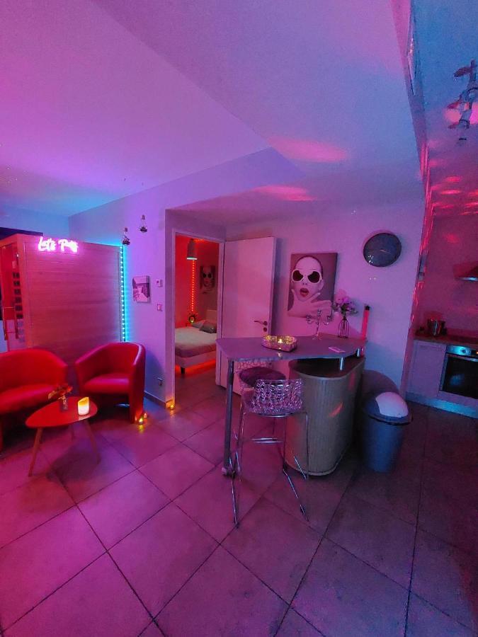 Un Sejour Romantique En Couple Avec Jacuzzi Prive Chromotherapie Jardin Maison Privee 伊素 外观 照片